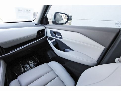 Certified 2023 Nissan Rogue SL w/ SL Premium Package image 8