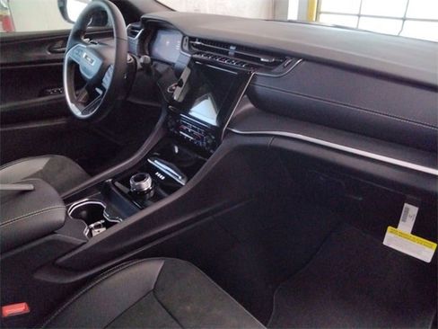 New 2025 Jeep Grand Cherokee Altitude image 22