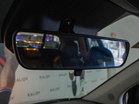 Used 2025 Kia Carnival LXS image 13