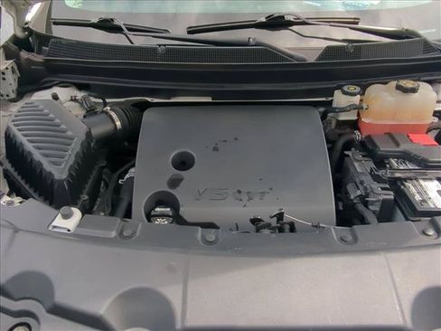 Used 2021 Chevrolet Traverse LT FWD image 22