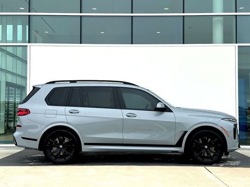 Certified 2024 BMW X7 xDrive40i w/ M Sport Package AWD/4WD image 3