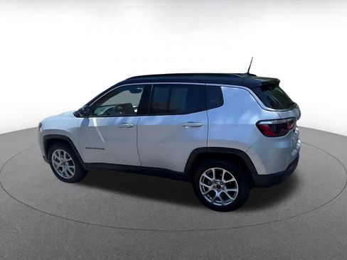 Used 2025 Jeep Compass Limited AWD/4WD image 10