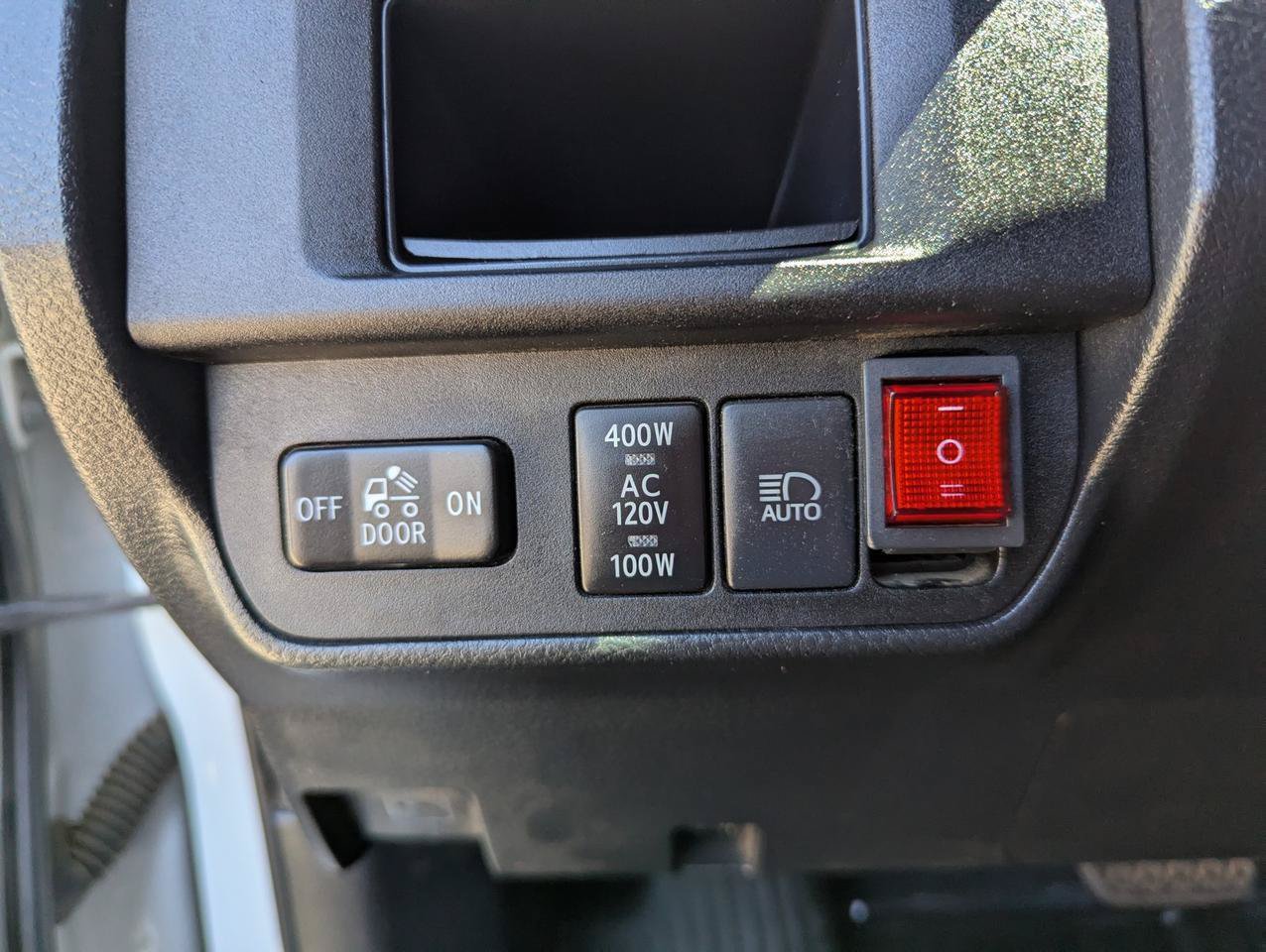 Used 2018 Toyota Tacoma TRD Sport w/ Technology Package AWD/4WD image 16