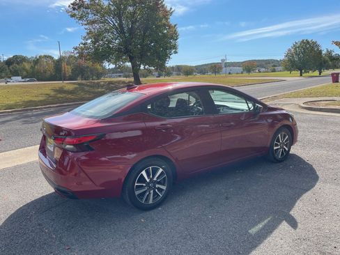 Used 2022 Nissan Versa SV image 5