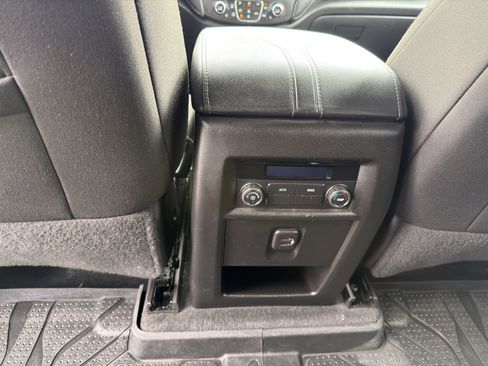 Used 2023 Chevrolet Traverse LT FWD image 23