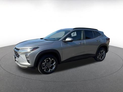 Used 2025 Chevrolet Trax LT image 8