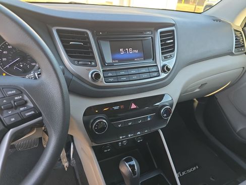 Used 2018 Hyundai Tucson SE image 23