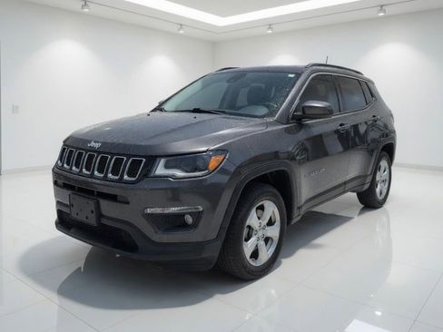 Used 2018 Jeep Compass Latitude w/ Popular Equipment Group AWD/4WD image 1