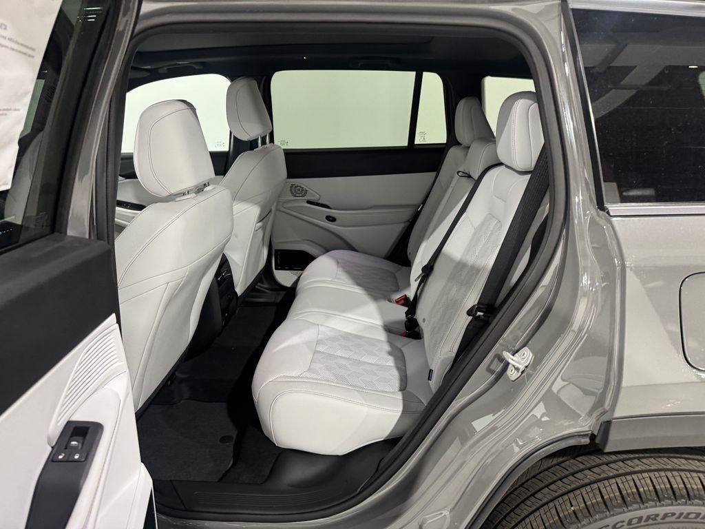 New 2026 Jeep Cherokee Overland w/ Advanced Pro Tech Group AWD/4WD image 19