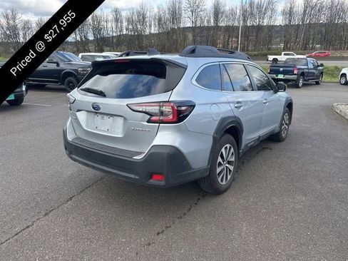 Used 2024 Subaru Outback Premium AWD/4WD image 3