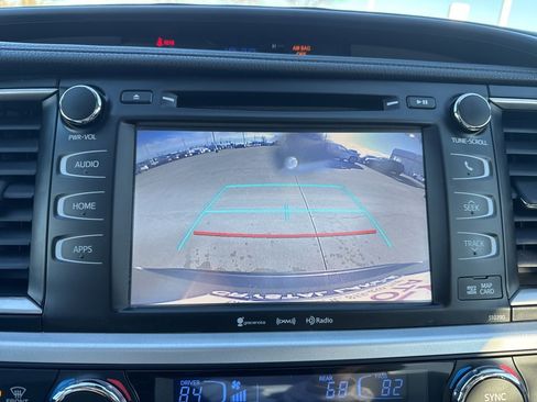 Used 2019 Toyota Highlander XLE image 14