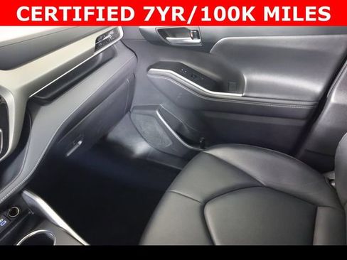 Used 2022 Toyota Highlander XLE AWD/4WD image 18