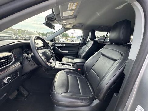 Used 2023 Ford Explorer Limited w/ Equipment Group 301A RWD image 17