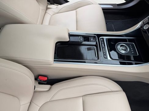 Used 2018 Jaguar XF Premium image 23