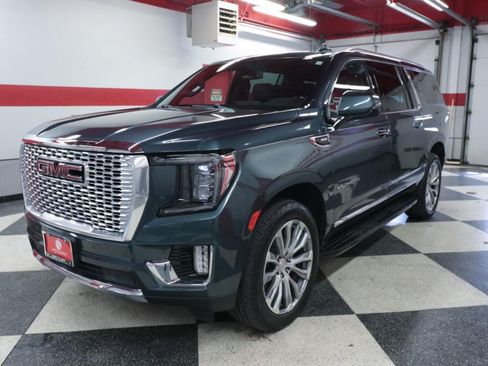 Used 2021 GMC Yukon XL SLT w/ SLT Premium Package AWD/4WD image 5