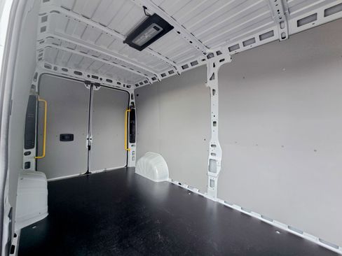 Used 2025 RAM ProMaster 2500 w/ Convenience Group image 38