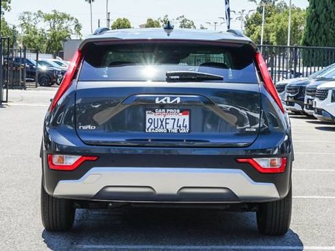 Used 2025 Kia Niro EX FWD image 9