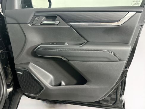 Used 2025 GMC Acadia Elevation image 35