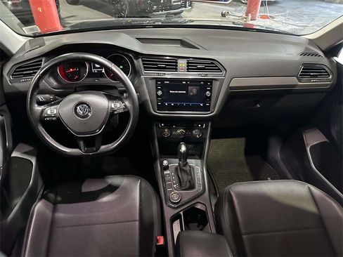 Used 2019 Volkswagen Tiguan SE w/ Panoramic Sunroof Package image 17