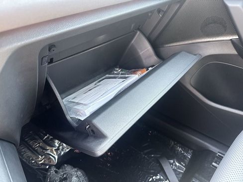 New 2026 Volkswagen Tiguan SE R-Line image 40