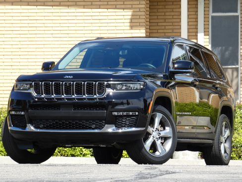 Used 2022 Jeep Grand Cherokee L Limited w/ Luxury Tech Group II image 2