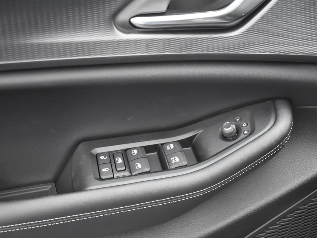 Used 2025 Jeep Grand Cherokee L Altitude AWD/4WD image 19