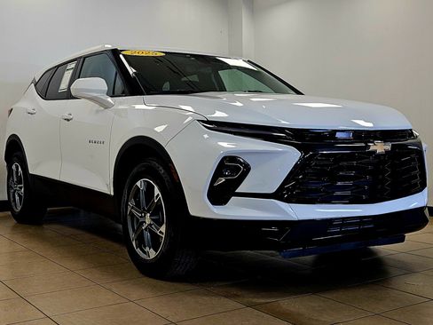 Used 2025 Chevrolet Blazer LT AWD/4WD image 2