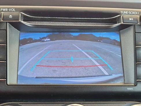 Used 2018 Toyota RAV4 LE FWD image 13