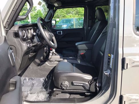 Used 2022 Jeep Wrangler Unlimited Sahara AWD/4WD image 11