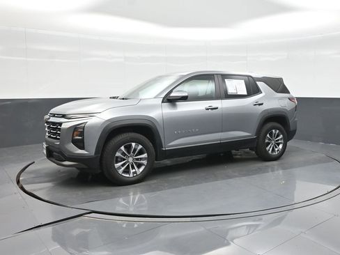 Used 2025 Chevrolet Equinox LT AWD/4WD image 1