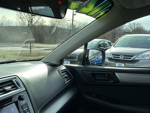 Used 2019 Subaru Outback 2.5i image 21