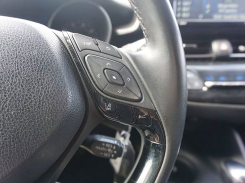 Used 2018 Toyota C-HR XLE FWD image 7