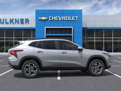 New 2026 Chevrolet Trax LT w/ Driver Confidence Package FWD image 5