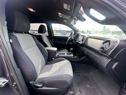 Used 2021 Toyota Tacoma TRD Sport w/ Technology Package AWD/4WD image 29