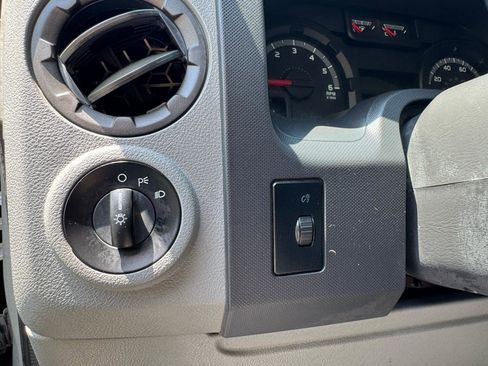 Used 2010 Ford E-350 and Econoline 350 XL RWD image 29