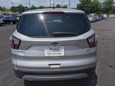 Used 2017 Ford Escape SE FWD image 5