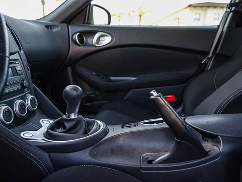 Used 2020 Nissan 370Z Base image 18