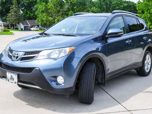 Used 2014 Toyota RAV4 XLE w/ Preferred Accessory Package AWD/4WD image 3