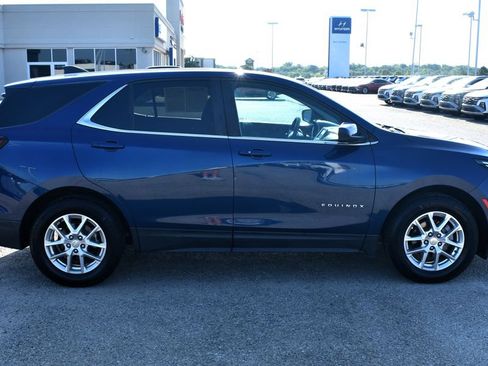 Used 2022 Chevrolet Equinox LT FWD image 2