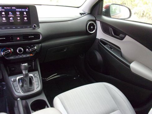 Used 2023 Hyundai Kona SEL AWD/4WD image 12