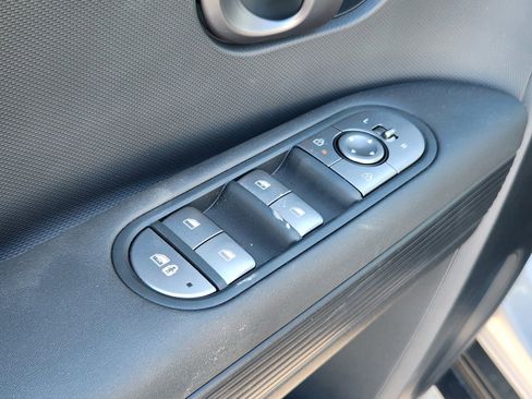 Used 2025 Hyundai Ioniq 5 SE image 4