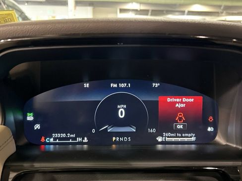 Used 2023 Lincoln Nautilus Reserve w/ Luxury Package AWD/4WD image 15