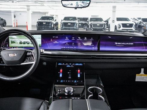 Used 2026 Cadillac Escalade Luxury image 13