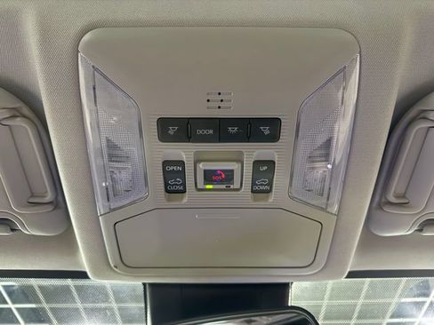 Used 2023 Toyota RAV4 XLE Premium image 23