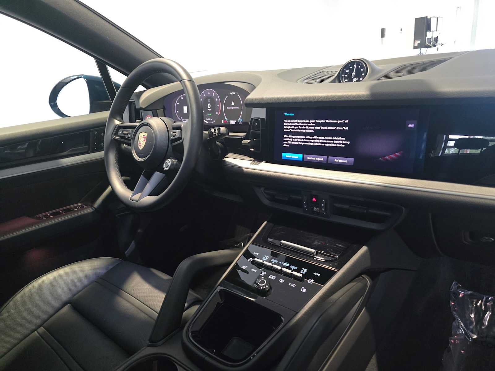 Used 2025 Porsche Cayenne E-Hybrid Coupe AWD/4WD image 11