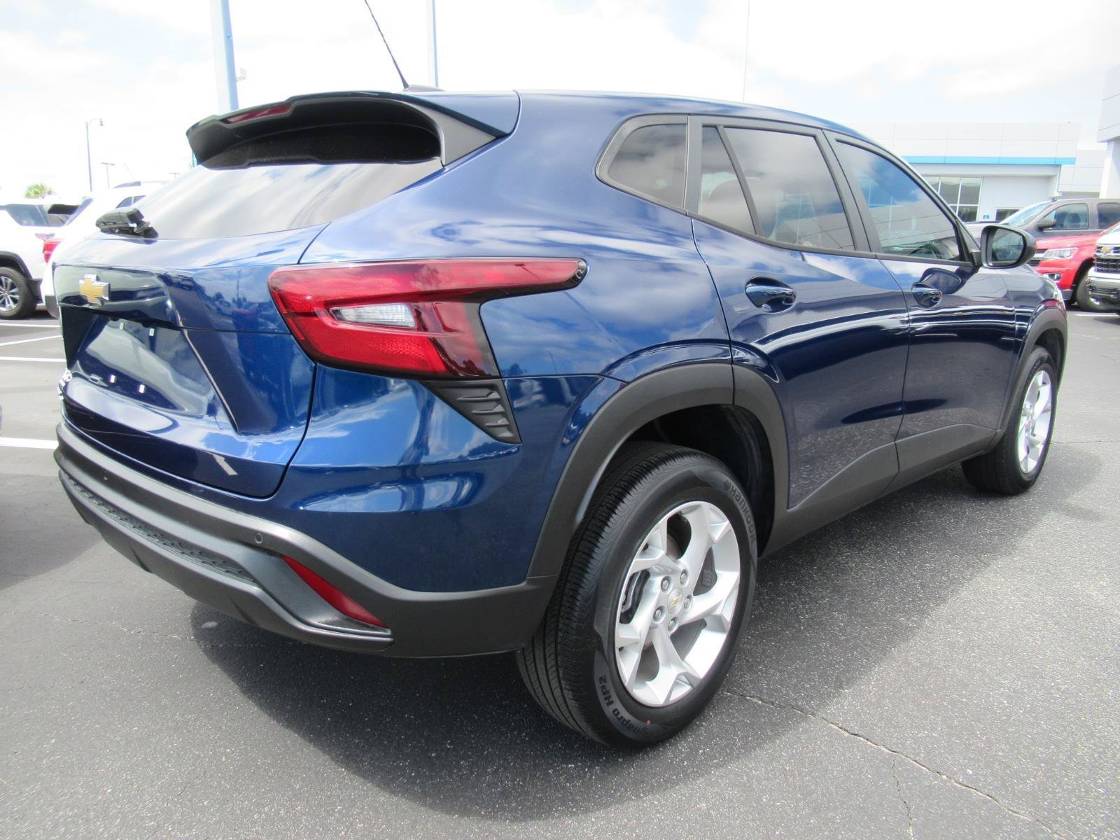 Certified 2024 Chevrolet Trax LS w/ LS Convenience Package FWD image 5