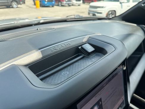 New 2026 RAM 1500 Express AWD/4WD image 19