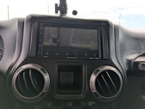 Used 2018 Jeep Wrangler Sport AWD/4WD image 17