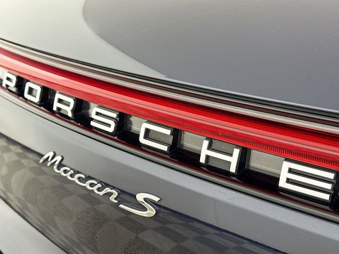 Certified 2023 Porsche Macan S AWD/4WD image 32