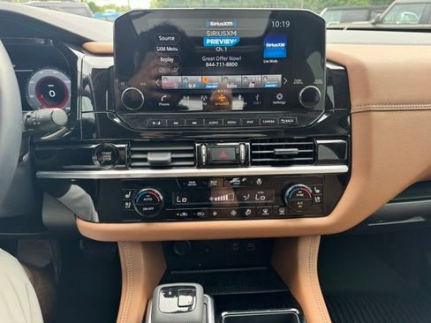 Used 2025 Nissan Pathfinder Platinum FWD image 29